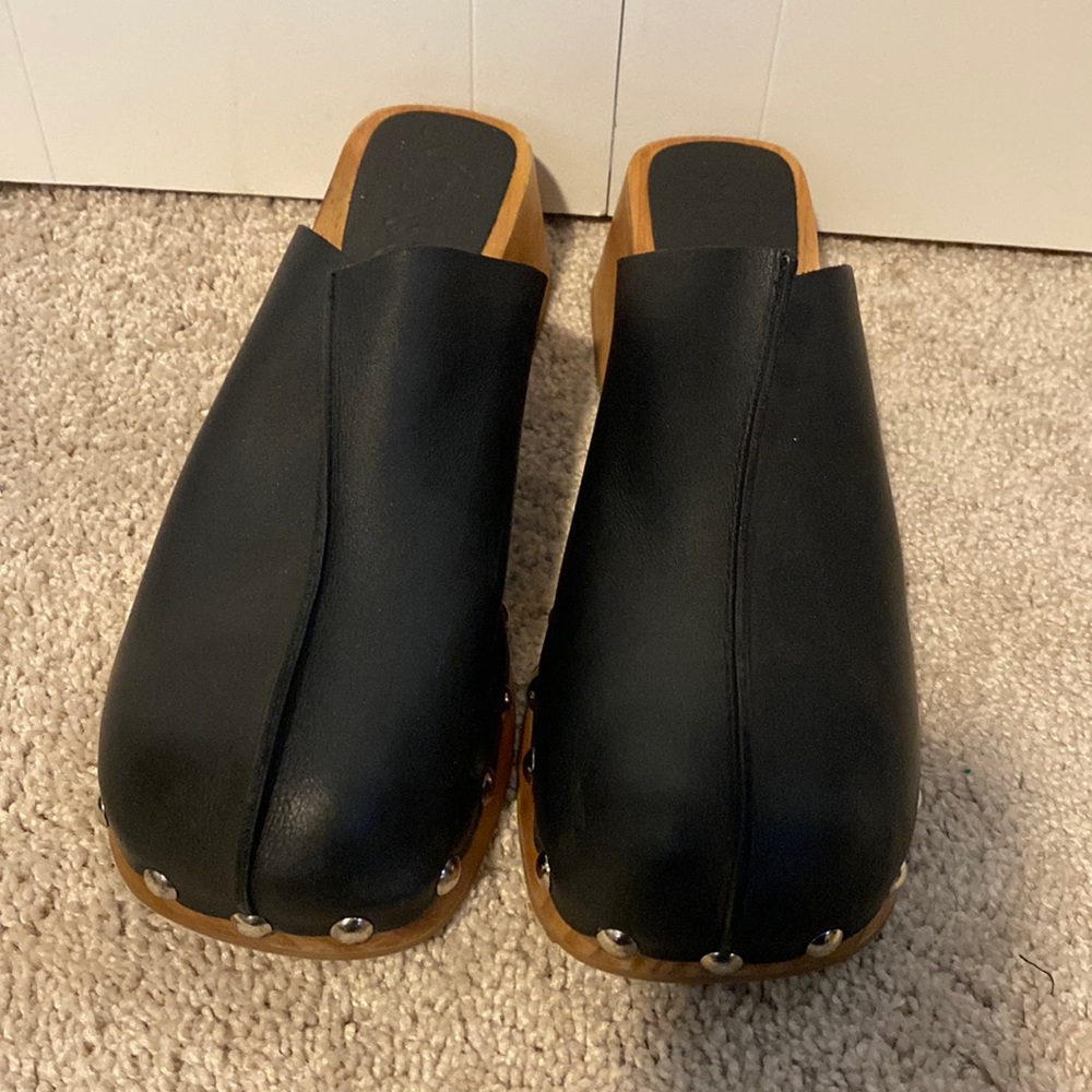 Mango Clogs with metal details size 41 (US 10)